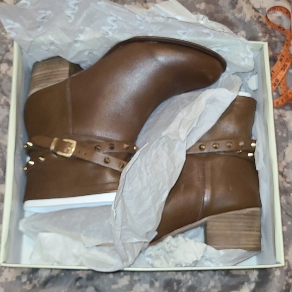 Matisse Rocker Slip On Ankle Booties - Picture 15 of 16